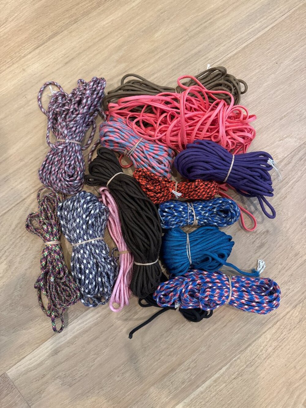 Large Paracord Lot – Mixed Colors – Craft Supply Destash – Approx. 11 Bundles - Picture 8 of 8